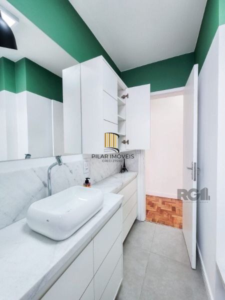 Apartamento de 2 dormitórios na Cidade Baixa!