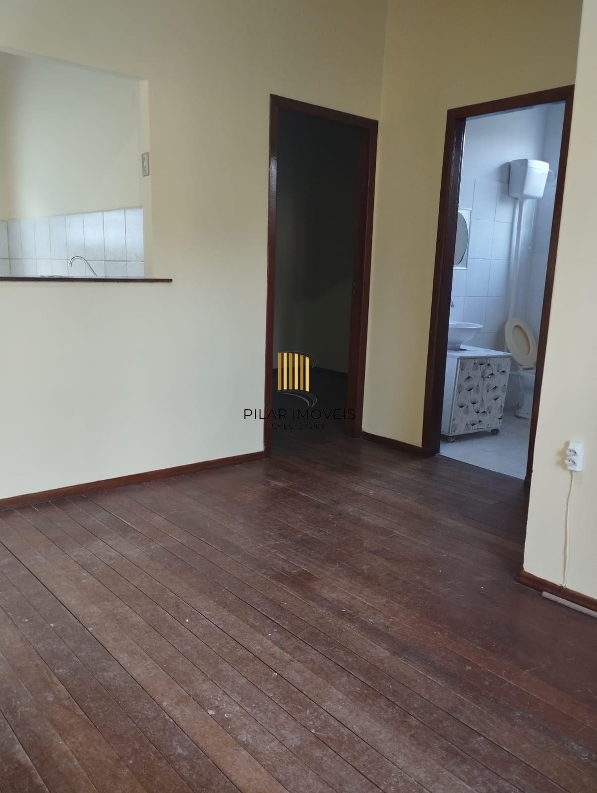 Casa 2 dormitórios no bairro Glória