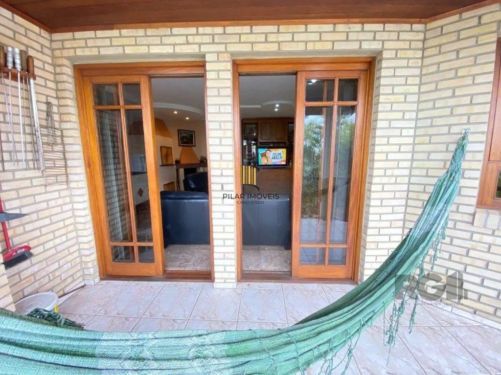 Casa com 4 dormitórios no bairro nonoai