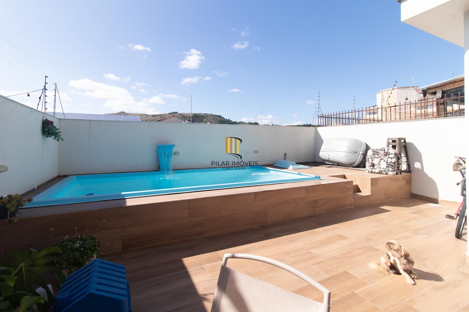 Casa de 03 dormitorios com suite e piscina no bairro Hipica - Porto alegre/Rs