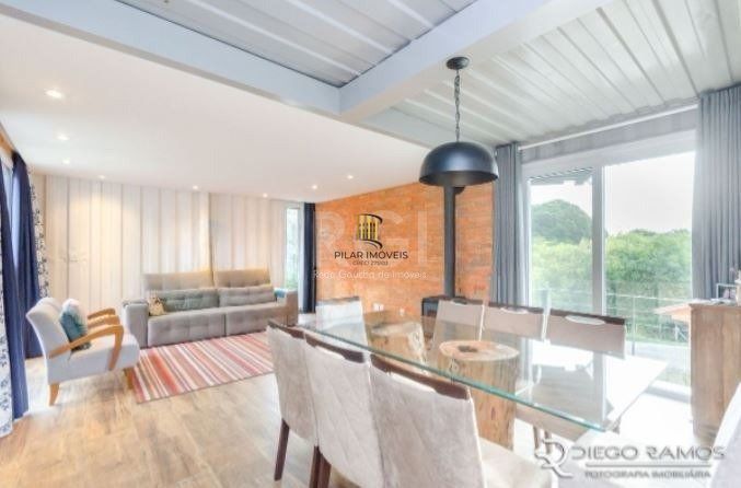Casa para Venda - 315m², 3 dormitórios, sendo 1 suites, 2 vagas - Teresópolis