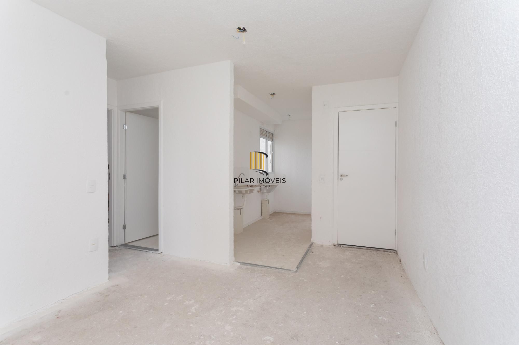 Apartamento á venda de 2 dormitórios no Bairro Protásio Alves.