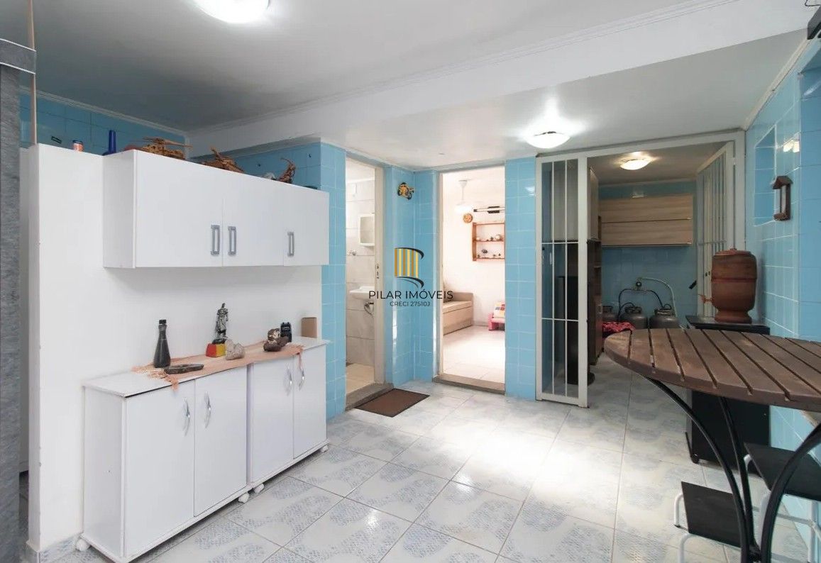 Casa com 4 dormitórios e energia solar no bairro Nonoai.