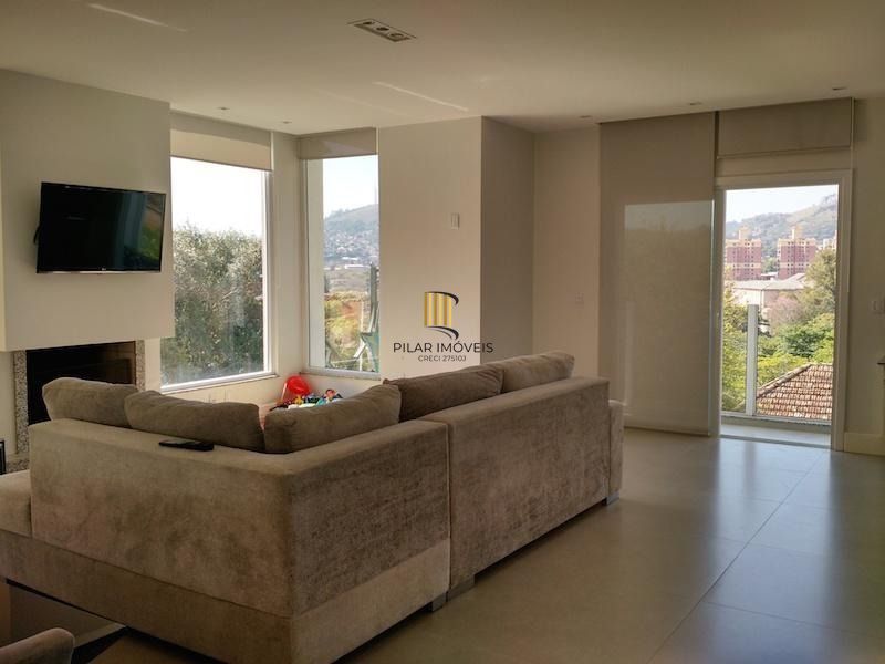 Casa para Venda - 217m², 3 dormitórios, sendo 1 suites, 5 vagas - Teresópolis