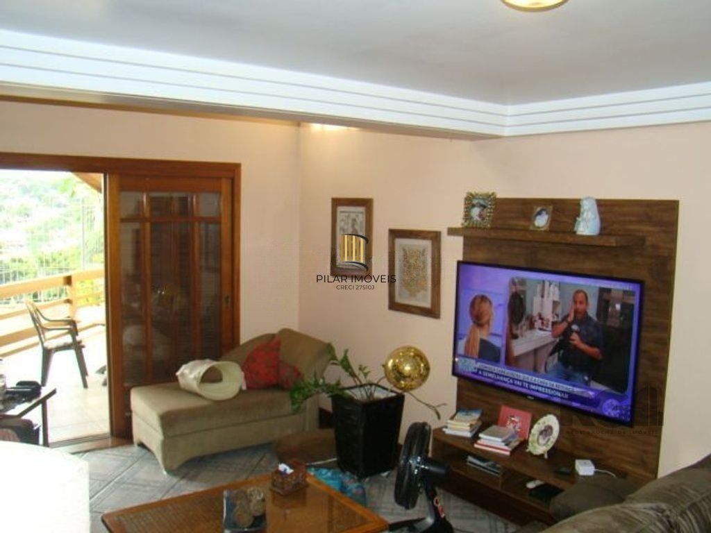 Casa de 370m² - 4 dormitórios, 2 suítes e 4 vagas de garagem no bairro Espírito Santo