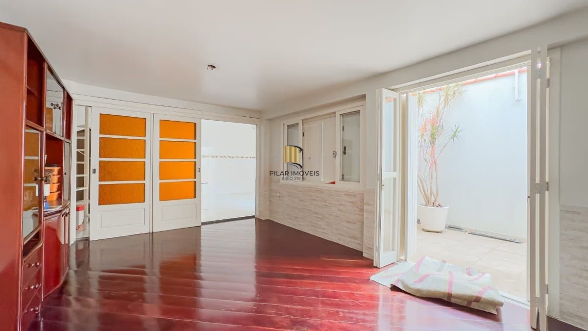 Sobrado de 3 dormitórios e 91m² à venda em Parque Santa Fé, Porto Alegre.