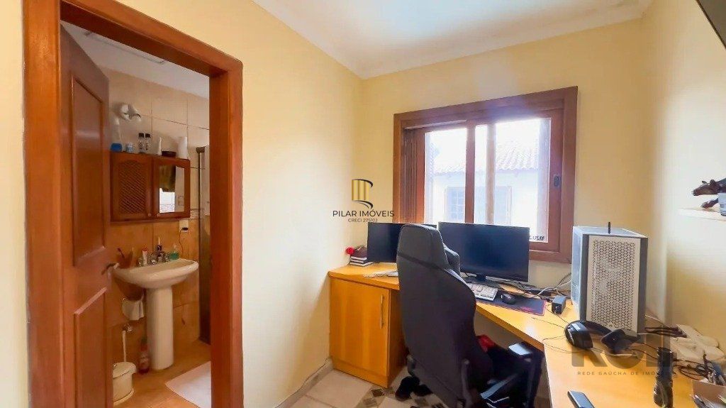 Casa com 4 quartos no bairro nonoai