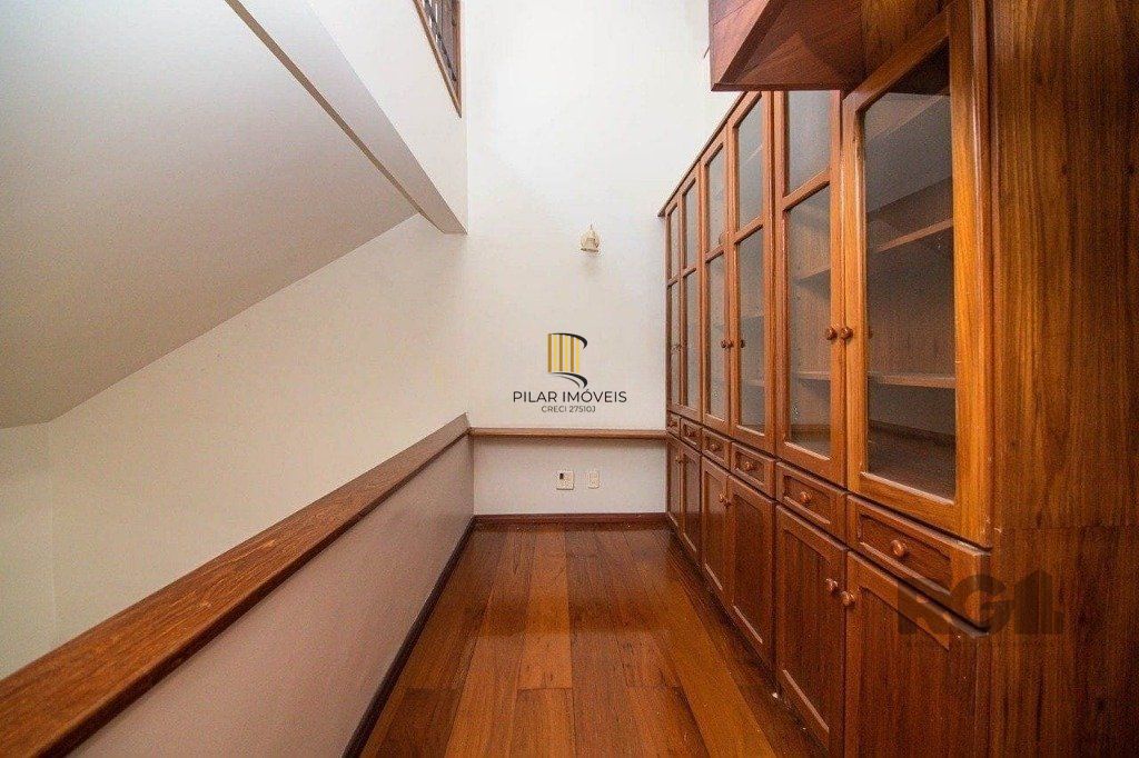 Casa para Venda - 443m², 3 dormitórios, 4 vagas - Alto Petrópolis