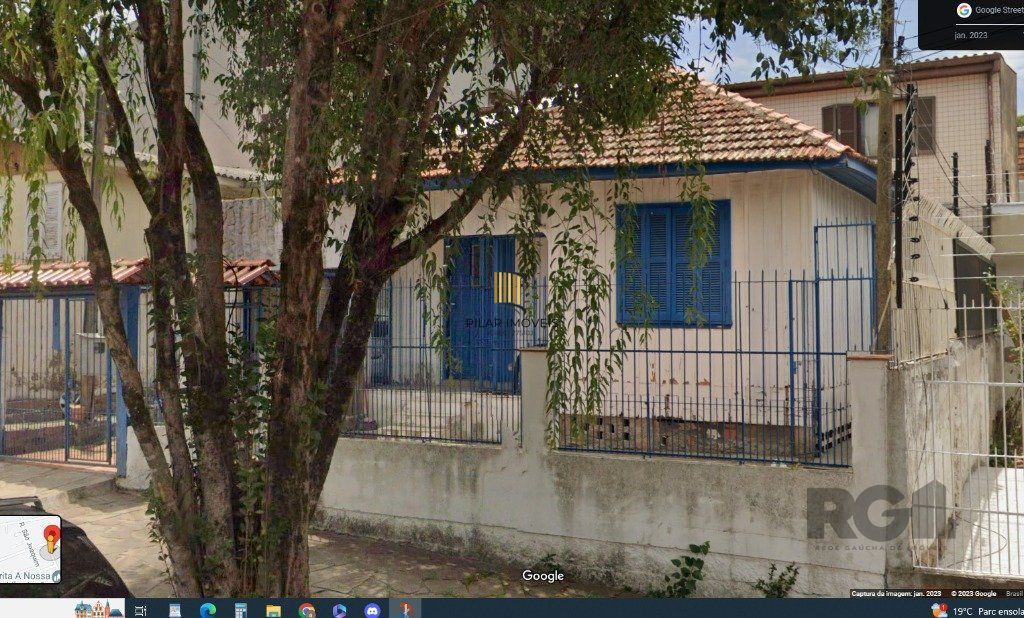 EXCELENTE OPORTUNIDADE DE NEGÓCIO, para Locar ou Morar com a Família. Terreno de 11,00 x 17,60 Com 01 sobrado de 3 dormitório... E outra em madeira 2 dormitórios. - Pilar Imóveis