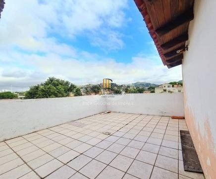 Casa de 388m² com  3 quartos.