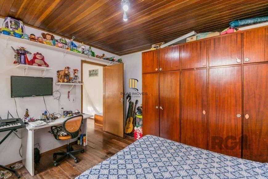 Casa 279m² - 4 dormitórios, 3 vagas no bairro Santa Tereza