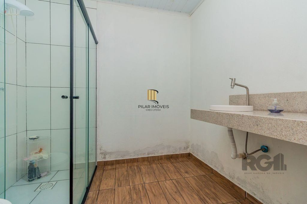 Casa de 2 dormitórios com 98m² no Bairro Lomba do Pinheiro