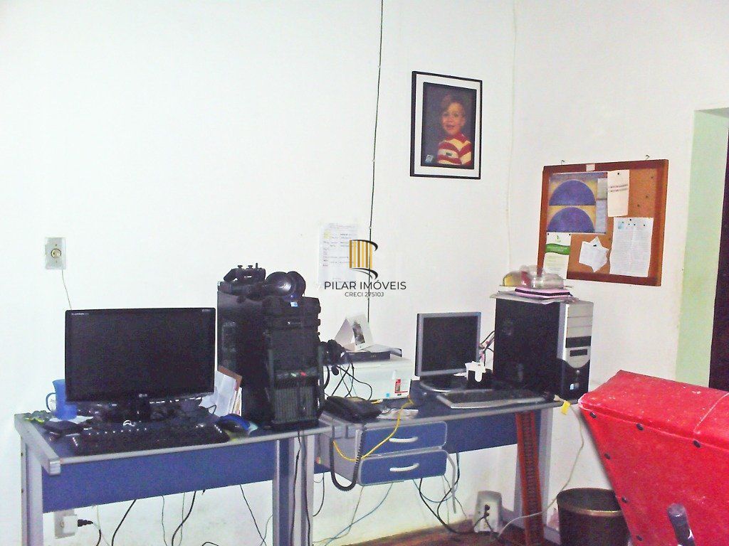 Casa para Venda - 140m², 3 dormitórios, sendo 1 suites, 2 vagas - Morro Santana