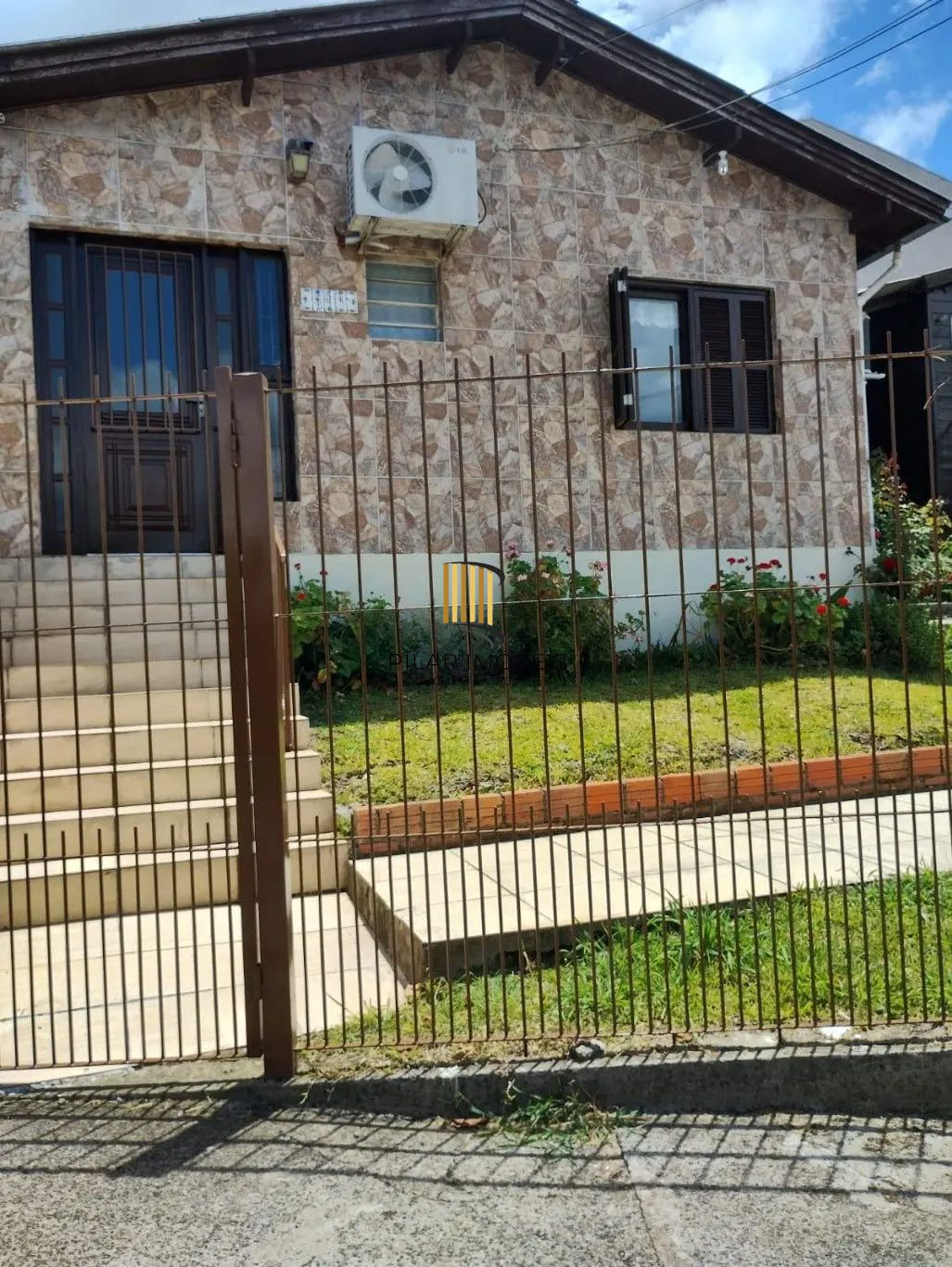 Casa de 3 dormitórios e 111m² à venda em Jardim Botânico, Porto Alegre.