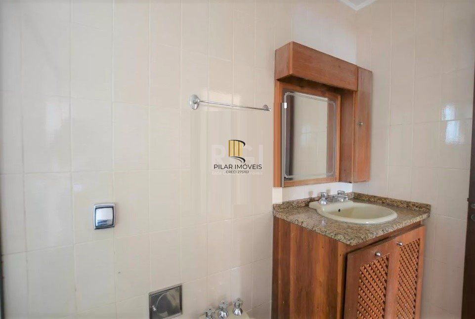 Casa para Venda - 267m², 4 dormitórios, sendo 1 suites, 2 vagas - Tristeza