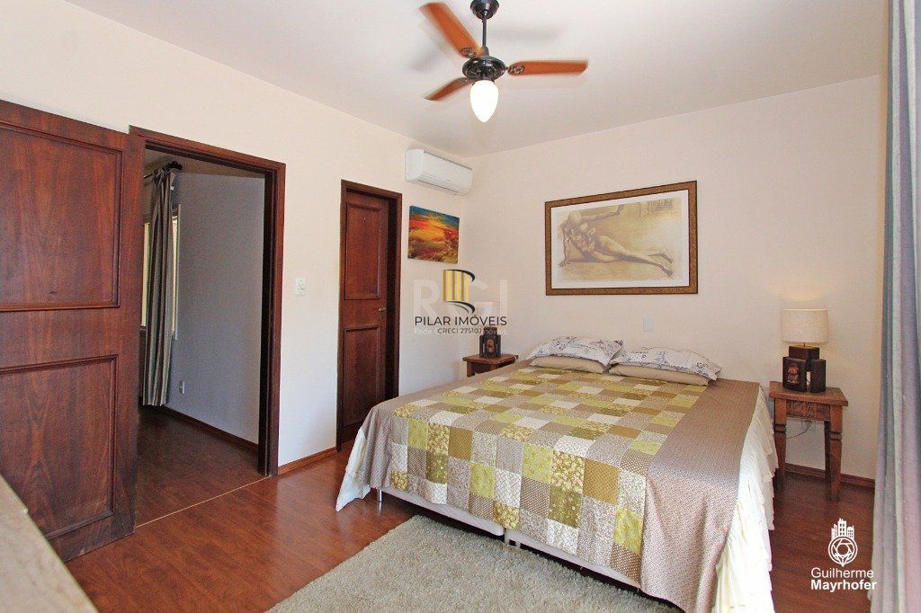 Casa para Venda - 240m², 5 dormitórios, sendo 1 suites, 3 vagas - Menino Deus
