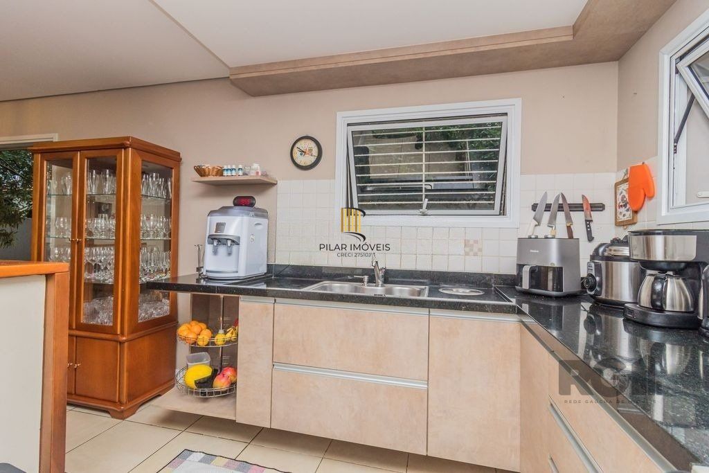 Casa 3 dormitórios a uma quadra da avenida Teresópolis e cinco minutos do Bourbon Shopping Teresópolis