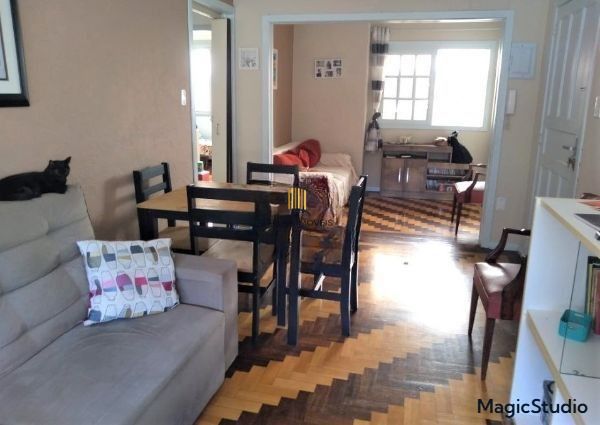 Apartamento 02 dormitórios, de frente Menino Deus