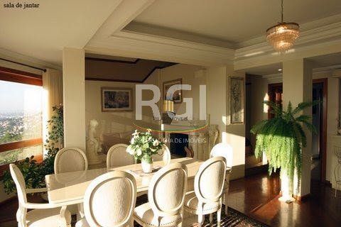 Casa para Venda - 485m², 3 dormitórios, sendo 1 suites, 4 vagas - Teresópolis