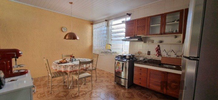 Casa 4 dormitórios no bairro Teresópolis