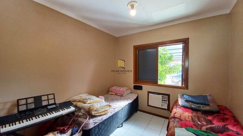 Casa de 2 dormitórios localizada no bairro Hípica