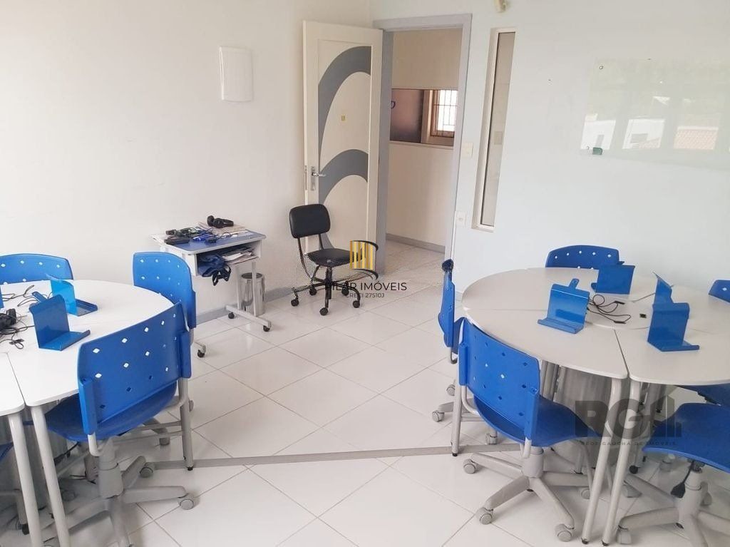 Casa comercial com 12 dormitórios no bairro Teresópolis