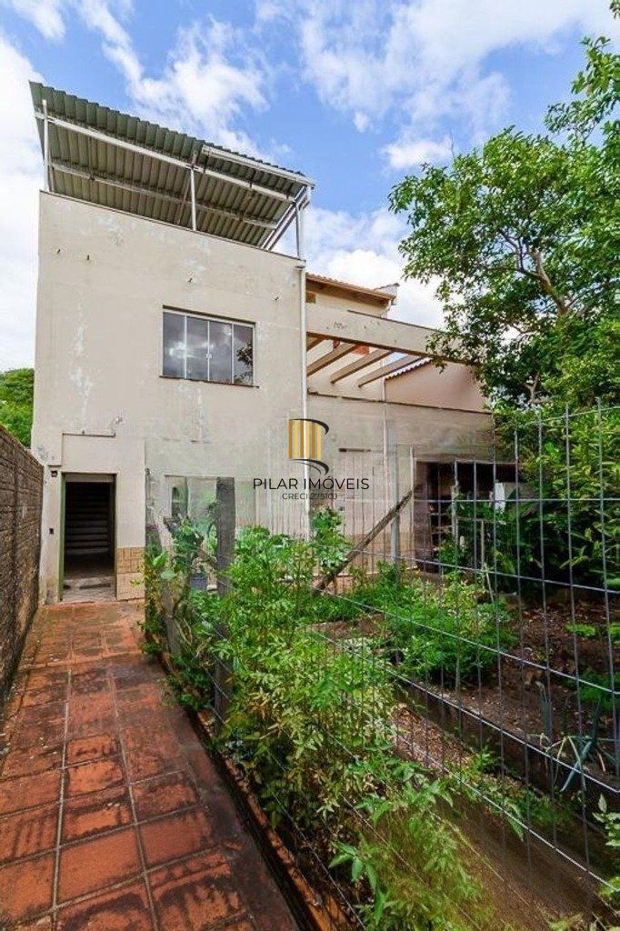 Casa de 3 dormitórios no bairro Vila Jardim