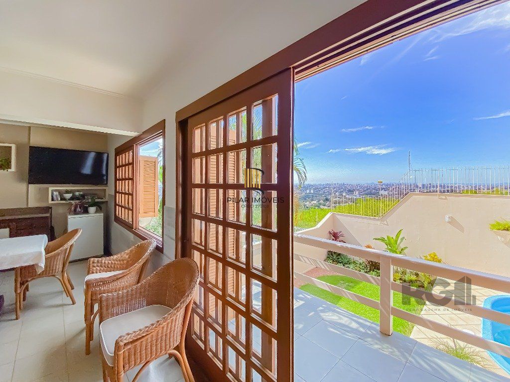 Casa alto padrão, 500m² privativos com linda vista da cidade no Morro Apamecor
