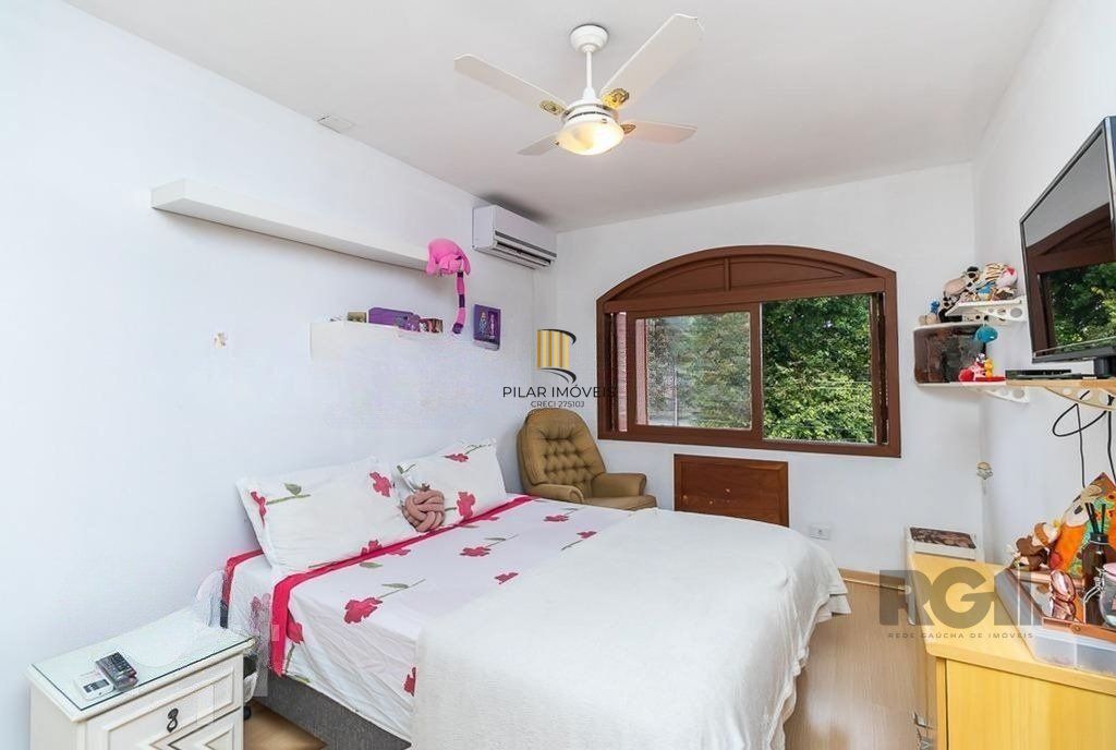 Casa de 245m² com 5 dormitórios no bairro Sarandi