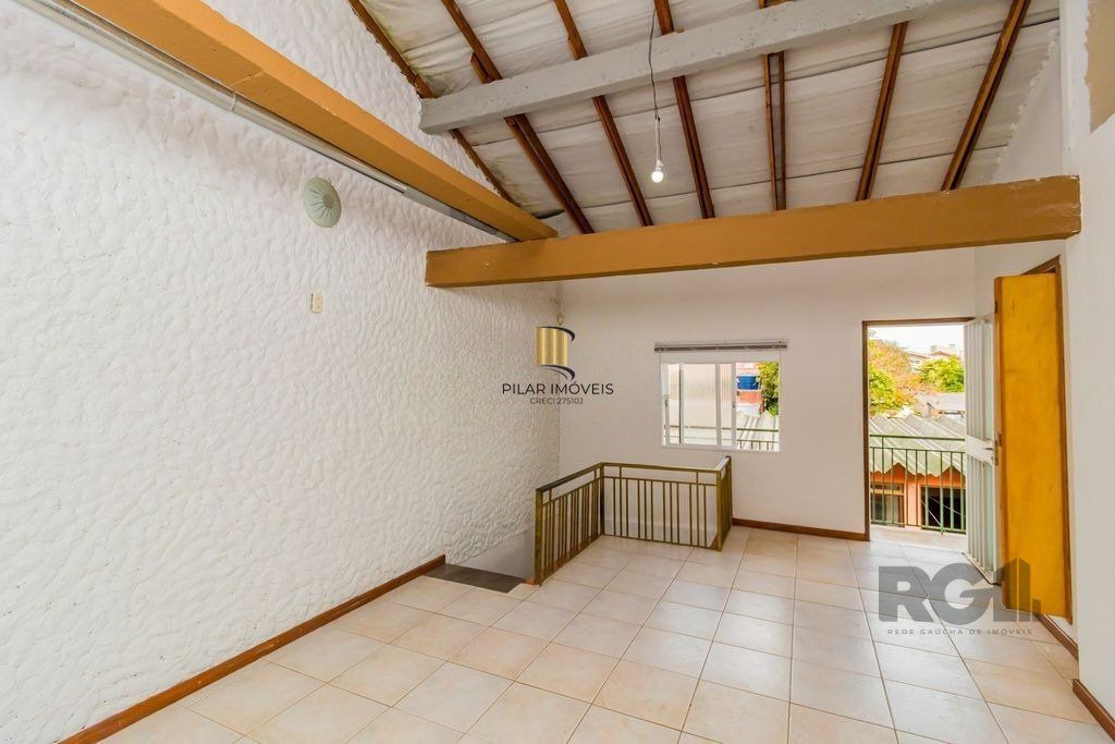 Casa de 4 dormitórios no bairro Espírito Santo