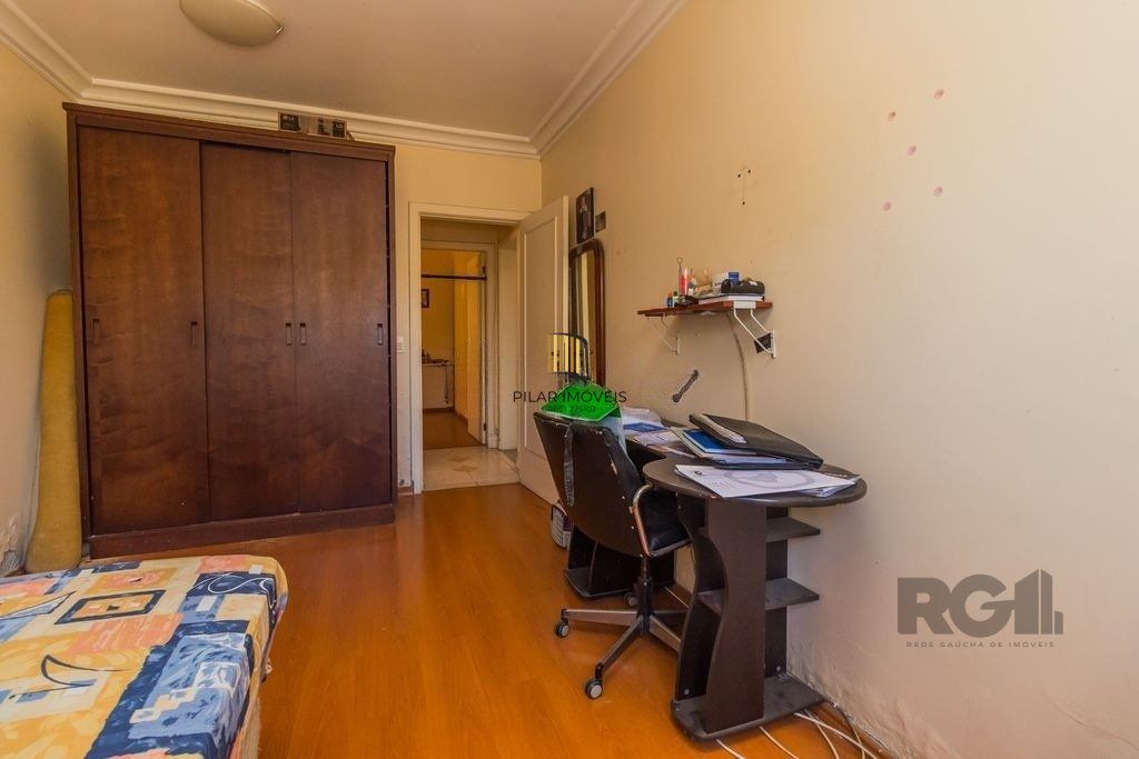 Casa 224m² - 3 dormitórios, 4 vagas no bairro Parque Santa Fé