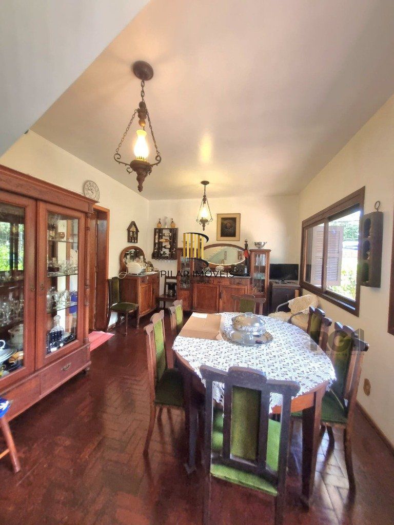 Casa 5 dormitórios no bairro Cavalhada
