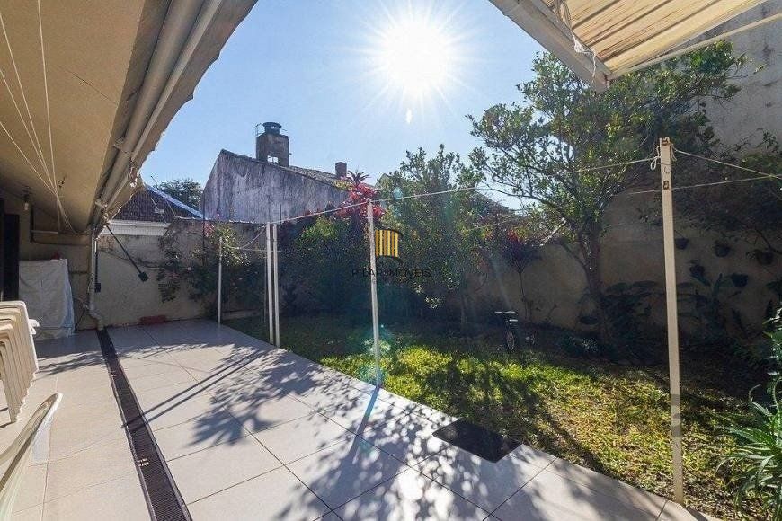 Casa para Venda - 235m², 4 dormitórios, sendo 1 suites, 2 vagas - Azenha