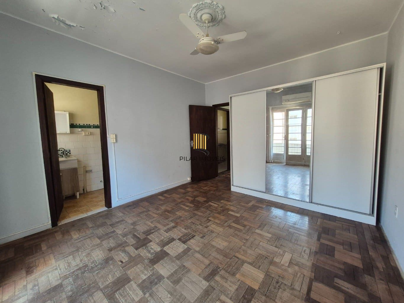 Apartamento de 1 dormitório à venda em Menino Deus, Porto Alegre.