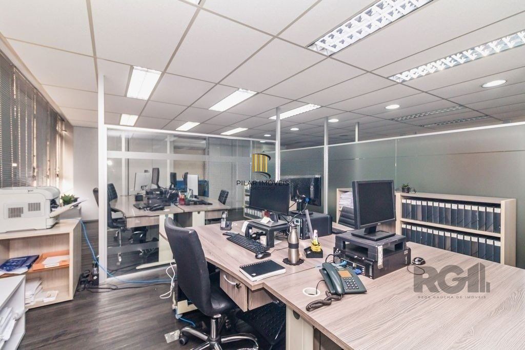 Excelente sala comercial de 140m² no centro.