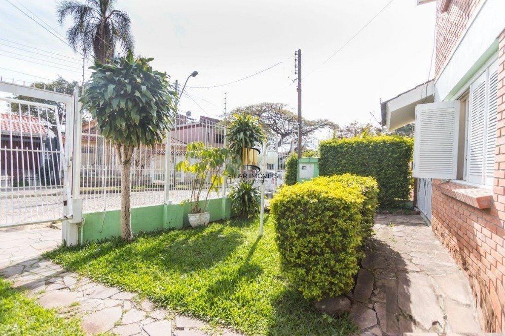 Casa para Venda - 258m², 3 dormitórios, sendo 1 suites, 4 vagas - Teresópolis
