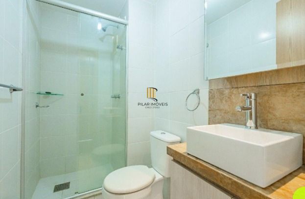 Apartamento 2 dormitórios com 1 suíte no bairro Passo D'areia em Porto Alegre.