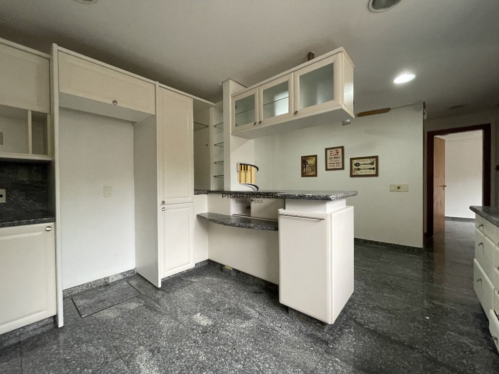 Casa 6 dormitórios no bairro Partenon