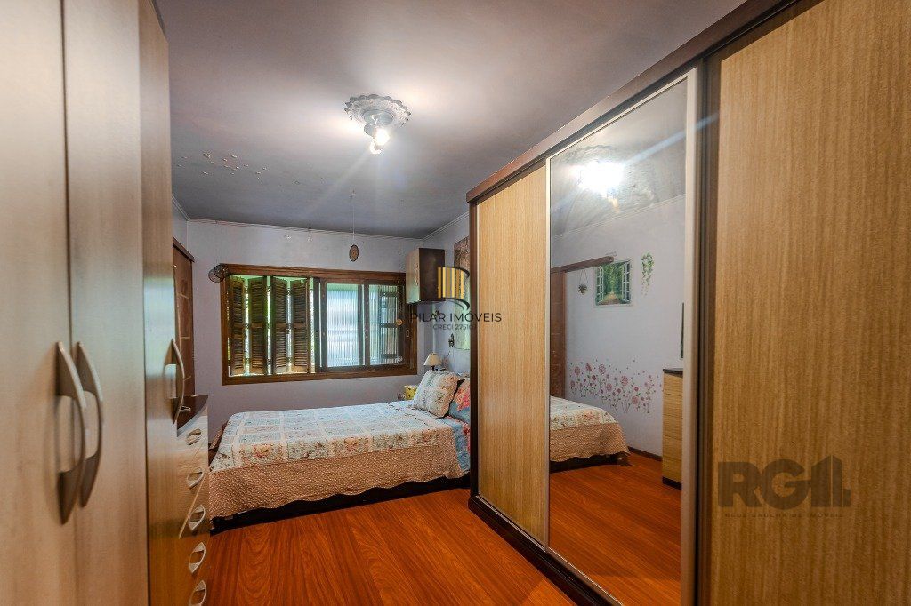 Prédio de 328m² - 4 dormitórios, 2 vagas no bairro Chácara das Pedras