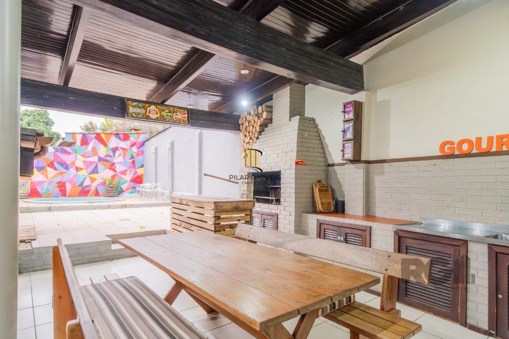 Casa 4 dormitórios no bairro Nonoai