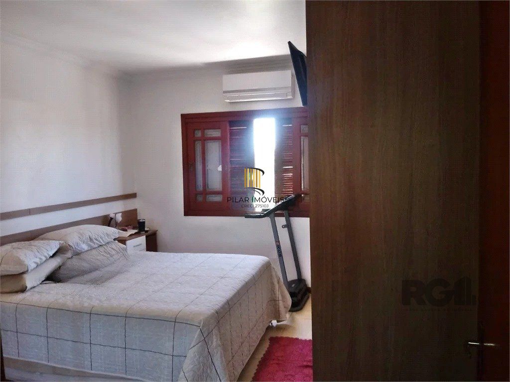 Casa de 3 dormitórios no bairro Sarandi