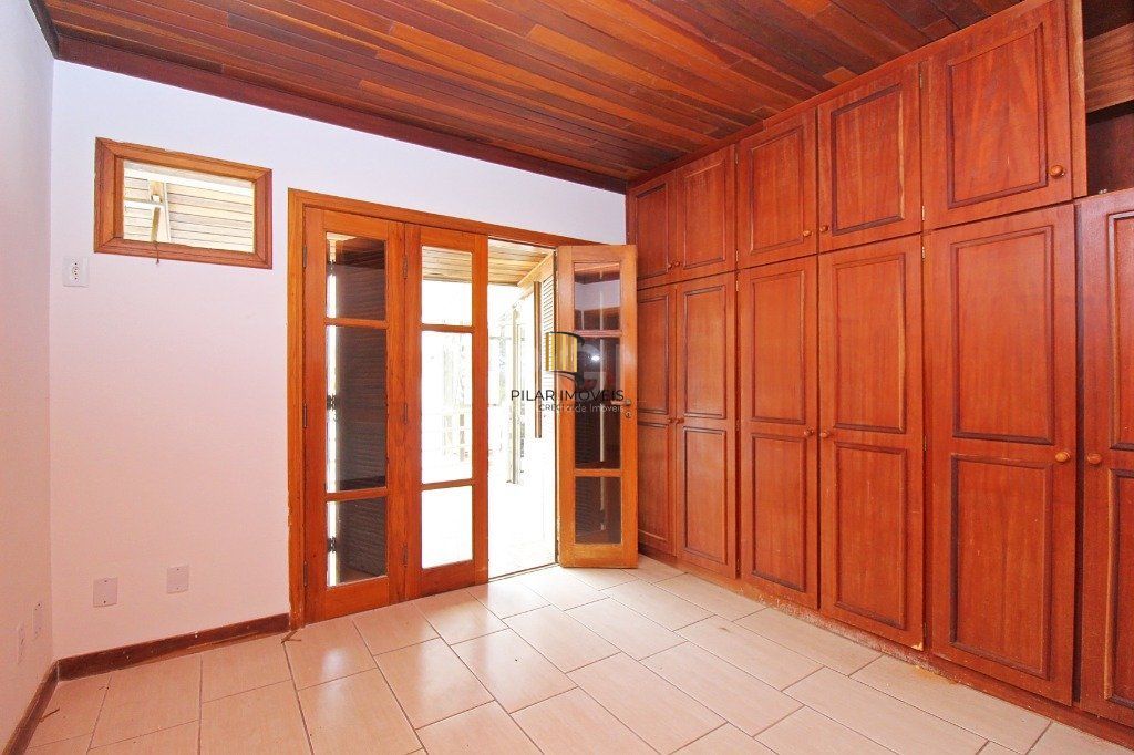 Casa para Venda - 840m², 7 dormitórios, sendo 3 suites, 8 vagas - Medianeira