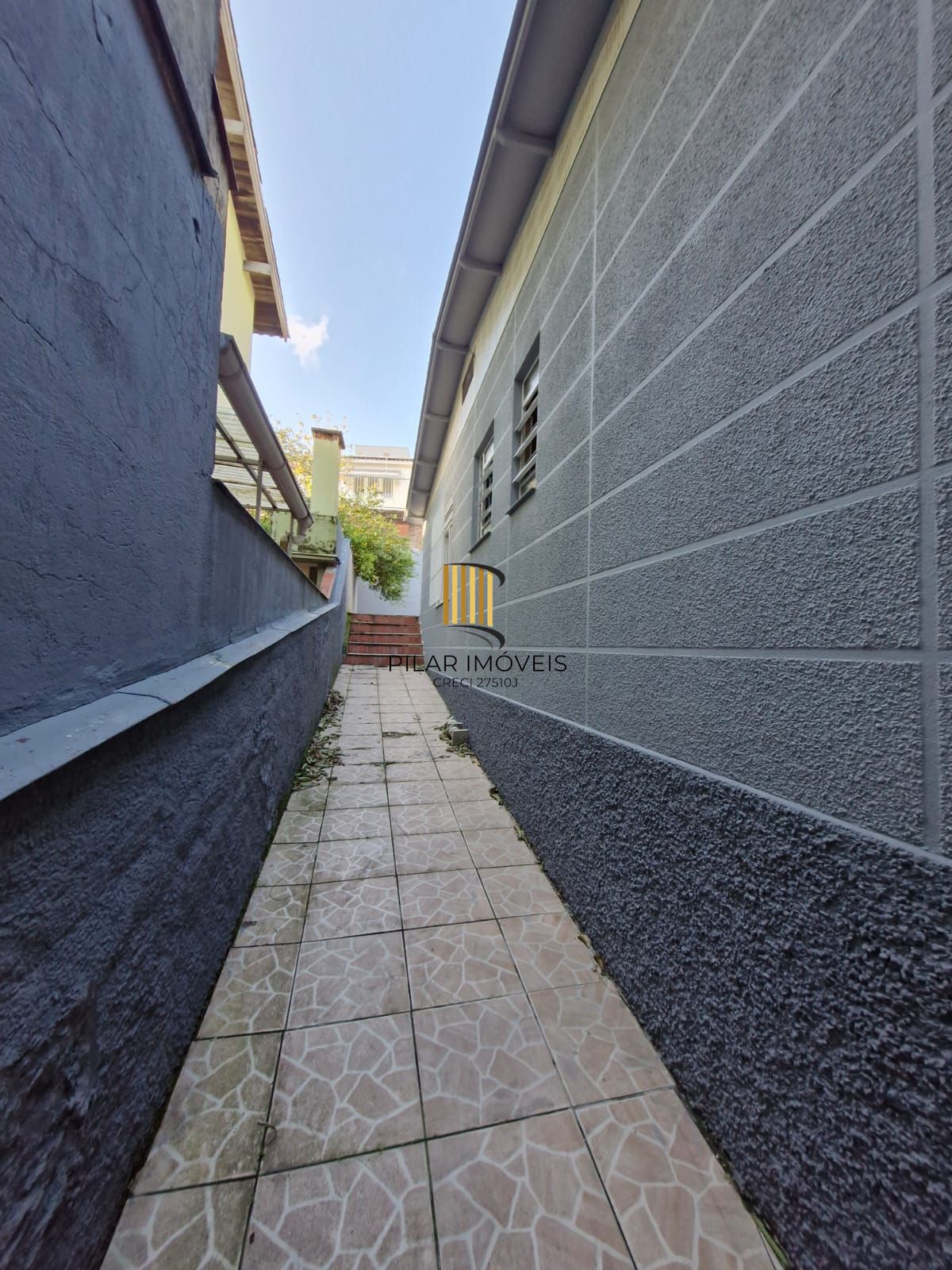 Casa 3 dormitórios, 3 banheiros, bairro Teresópolis.