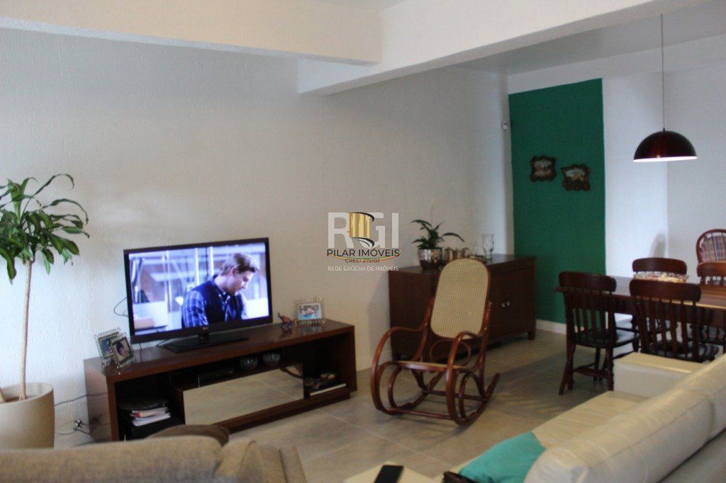 Casa para Venda - 300m², 5 dormitórios, sendo 3 suites, 5 vagas - Teresópolis