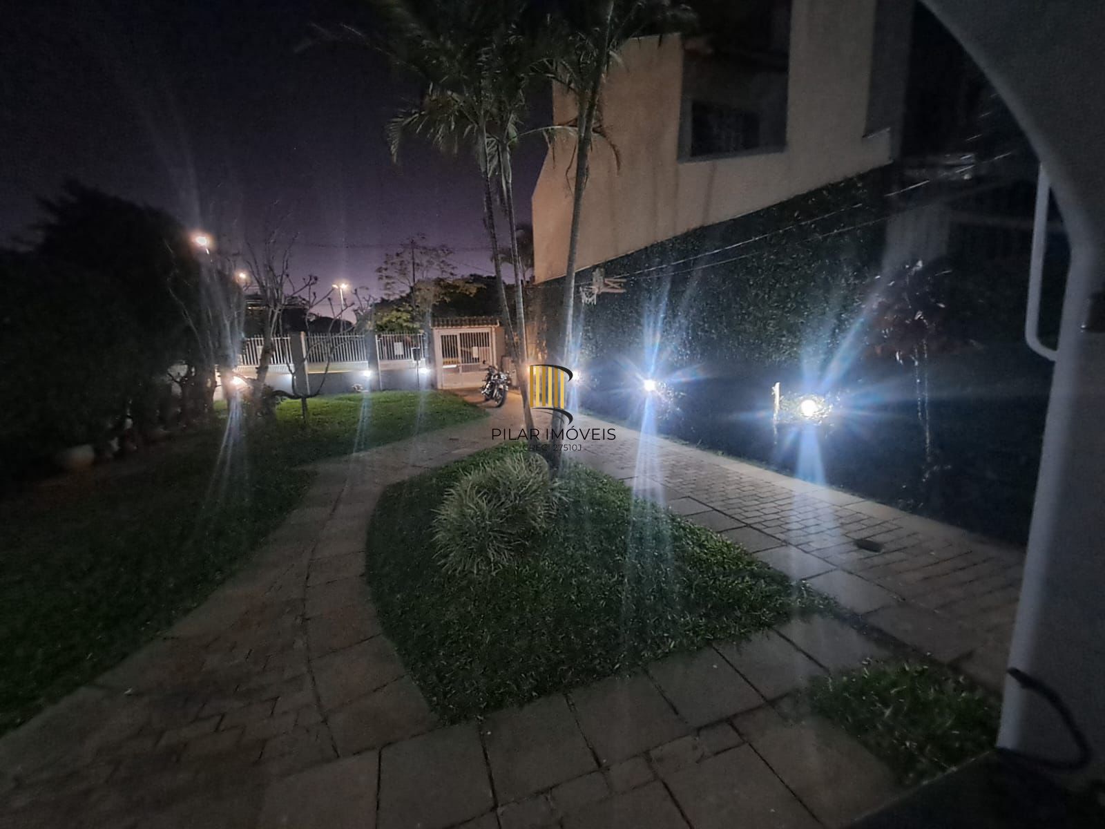 Casa 3 Dormitórios com Piscina à Venda no Guarujá – Zona Sul de Porto Alegre
