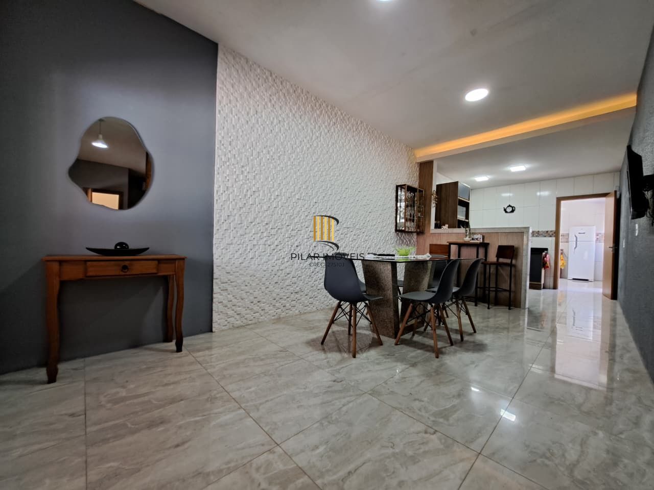 Casa com 04 dormitórios e piscina na praia de Imbé/ RS.