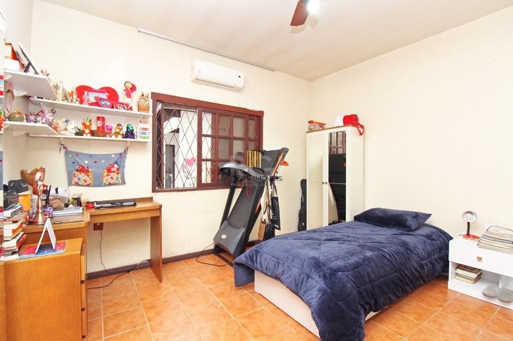 Casa para Venda - 150m², 4 dormitórios, sendo 1 suites, 3 vagas - Nonoai