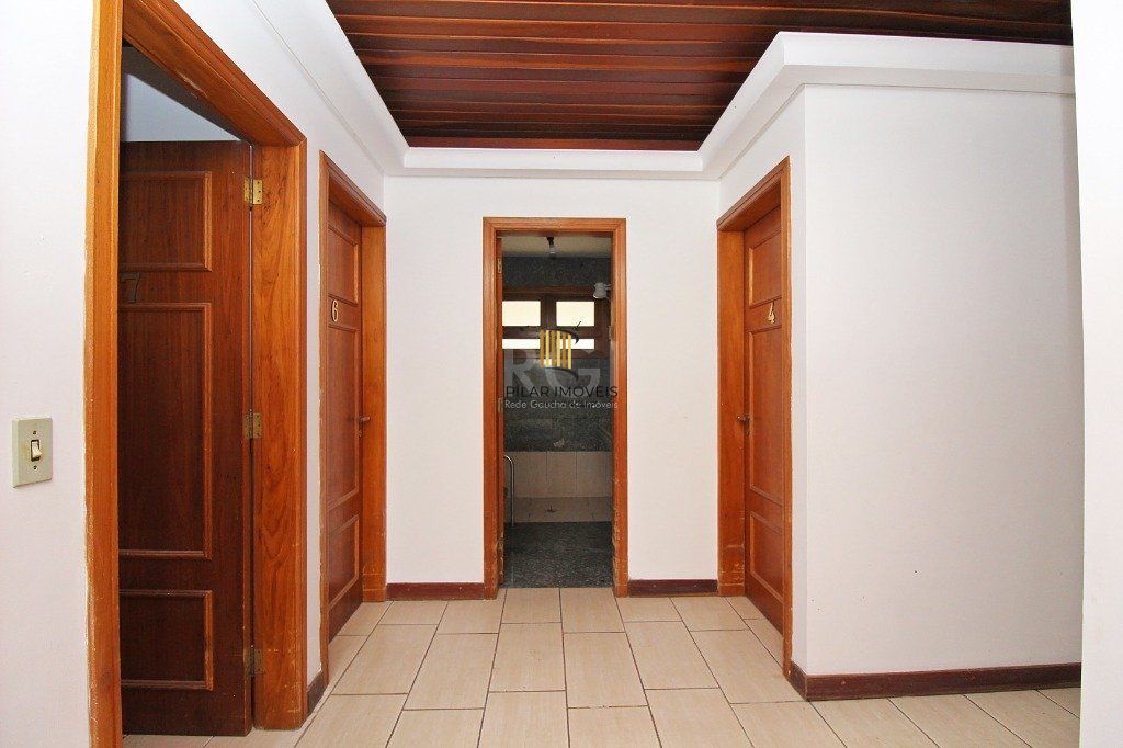 Casa para Venda - 840m², 7 dormitórios, sendo 3 suites, 8 vagas - Medianeira