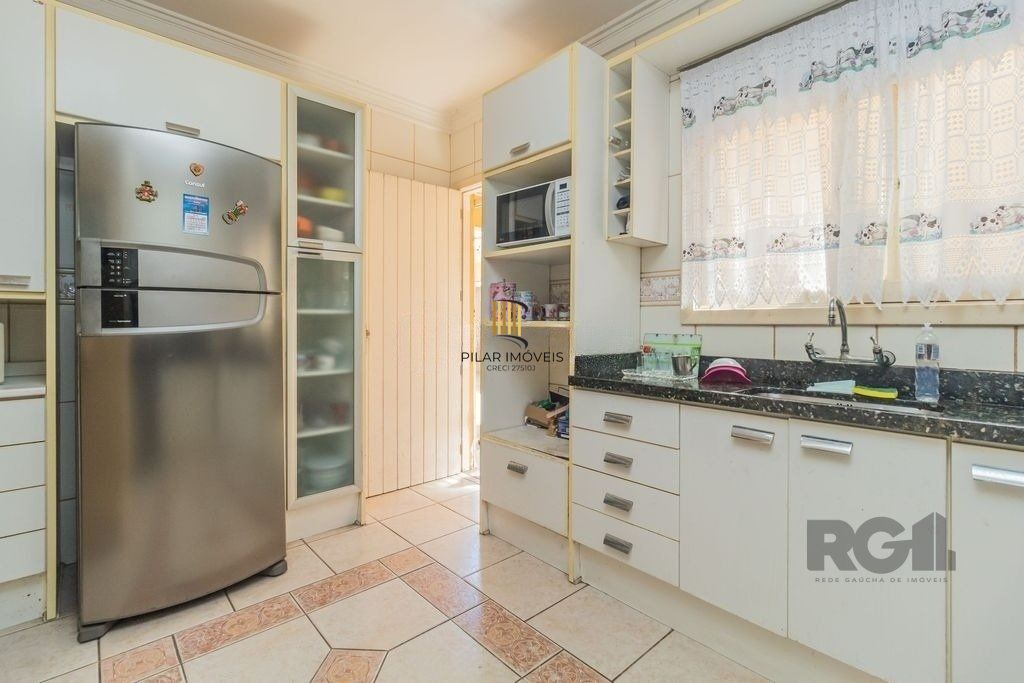 Casa 224m² - 3 dormitórios, 4 vagas no bairro Parque Santa Fé
