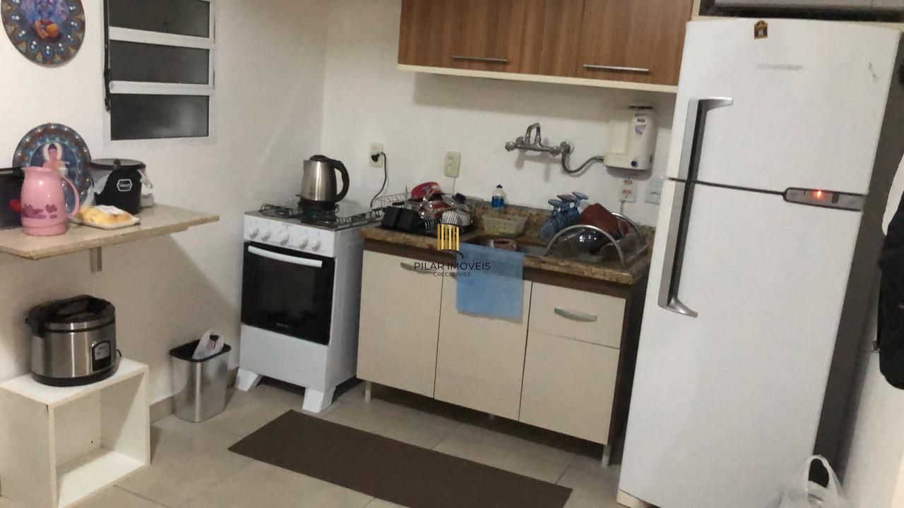 Casa Condominio em Porto Alegre, no bairro Humaitá, com 2 dormitório(s), e 2 banheiros, à venda.